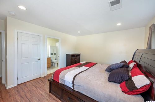 17536 Saticoy St, Van Nuys CA 91406-2333 exterior