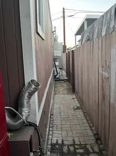 6665 Long Beach Blvd, Long Beach CA  90805-2032 exterior