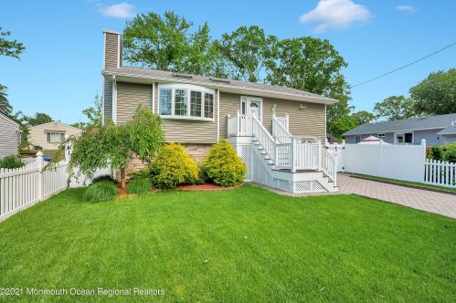 61 Venice Dr, Bricktown NJ  08723-6976 exterior