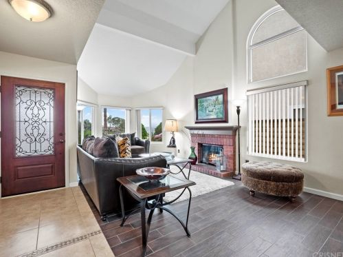 20357 Huffy St, Santa Clarita, CA 91351-1073