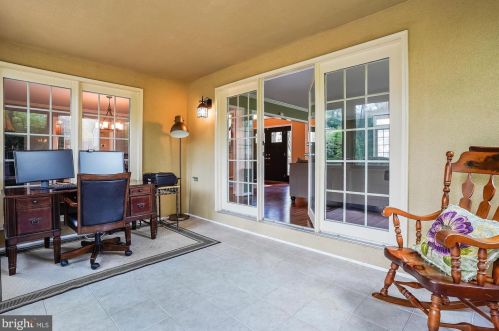 9111 Meadowcreek Ln, Lorton VA  22079-3238 exterior