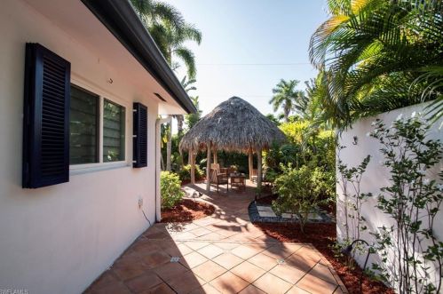 80 Cypress Point Dr, Naples FL  34105-6311 exterior