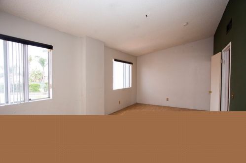 190 Racquet Club Dr, Compton CA  90220-3191 exterior