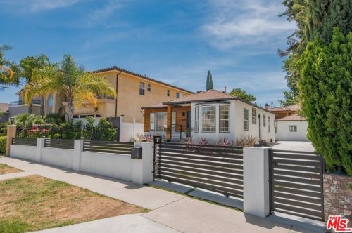 5143 Newcastle Ave, Van Nuys CA  91316-3512 exterior