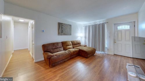 301 Sheridan Dr, New Castle DE  19720-2144 exterior