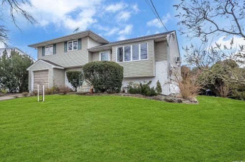2476 Army Pl, North Bellmore, NY 11710-4807