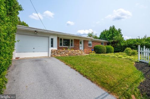 1041 Mountain Rd, Harrisburg, PA 17112-1751