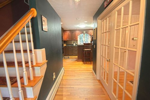 4 Rockwood Ln, Londonderry NH  03053-6104 exterior