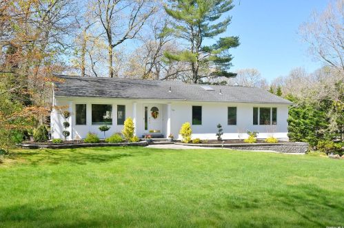 129 Village Hill Dr, Huntington Station, NY 11746-8335