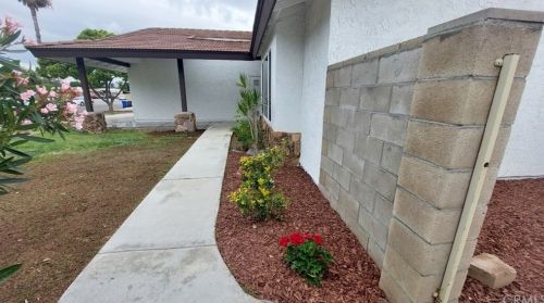 711 Montrose St, Rialto CA  92376-7820 exterior