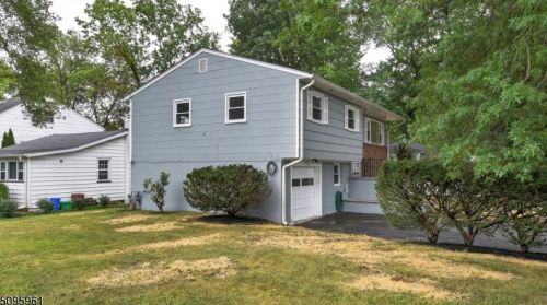 31 Midvale Ave, Lake Hiawatha NJ  07034-1008 exterior