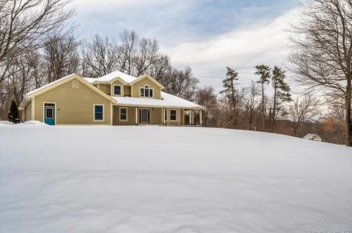 16 Aspen Rise, East Granby, CT 06026-9413
