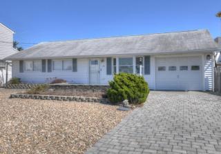 20 Drake Dr, Berkeley Township, NJ 08721-1507