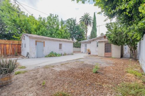 11025 Blix St, North Hollywood CA  91602-1204 exterior