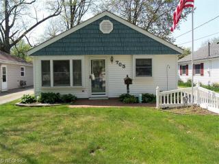 703 Boston Ave, Elyria OH  44035-6552 exterior