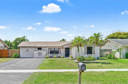 9200 Affirmed Ln, Boca Raton, FL 33496-1881