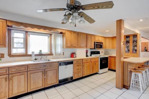 56 Parker St, Chelsea, MA 02150-2144