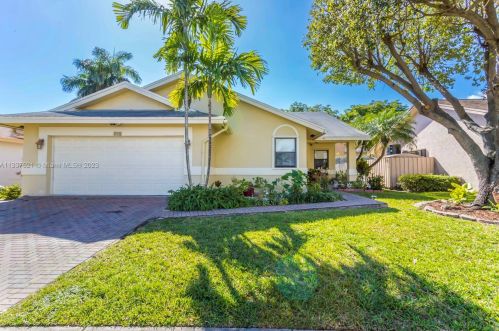 216 9th St, Dania Beach, FL 33004-4439
