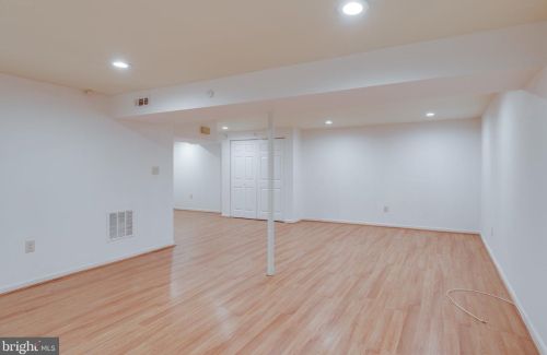 2308 Whitetail Ct, Herndon VA  20191-3018 exterior