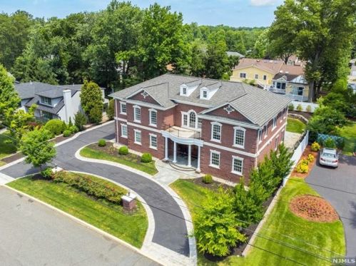 11 Kimhunter Rd, Englewood, NJ 07632-1929
