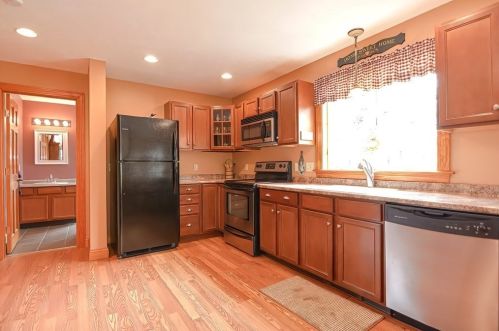 283 Oakham Rd, Barre, MA 01005-9194