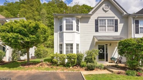 284 Thistle Ln, Bedminster, NJ 07921-1928