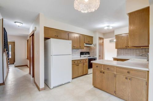 6118 Twin Oak Dr, Greendale WI  53129-2662 exterior