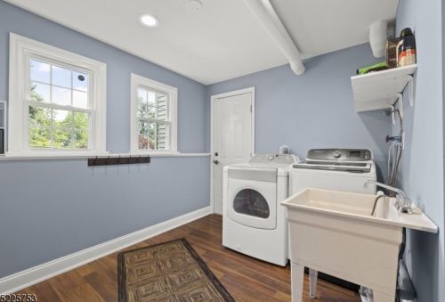 90 Sun Vly Way, Greystone Park NJ 07950-1913 exterior