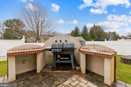 60 Silver Birch Dr, Lancaster PA  17602-7014 exterior