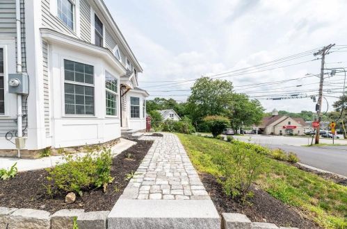 2 Howard St, Salem, NH 03079-2565