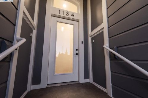 1134 Foothill Blvd, Oakland CA  94606-3825 exterior