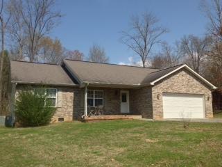 3931 Glen Oaks Dr, Maryville, TN 37804-6024
