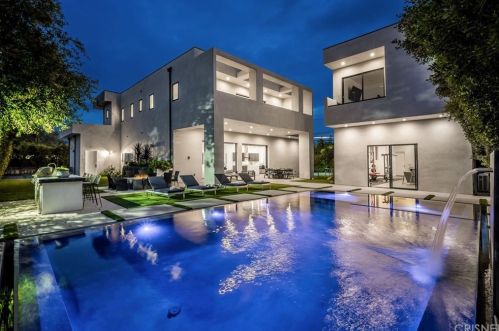 18067 Calvert St, Van Nuys CA 91316-1216 exterior