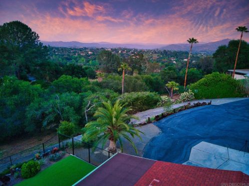 2636 Circle Dr, Escondido, CA 92029-6616
