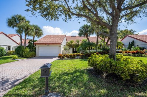 35 Windsor Dr, Boynton Beach, FL 33436-6062