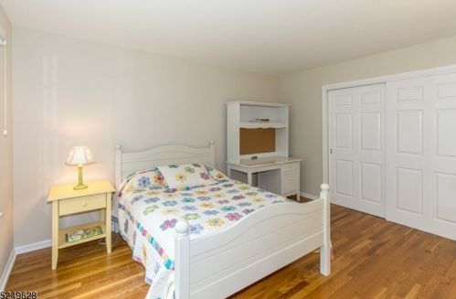 11 Autumn Dr, Scotch Plains NJ  07076-2431 exterior