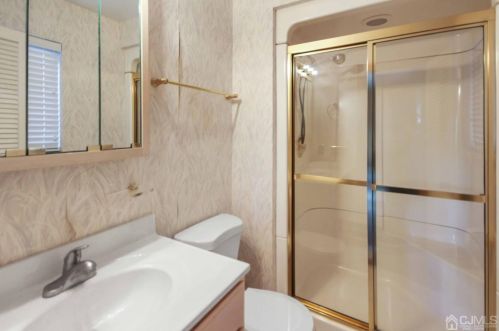 16 Sheffield Ct, East Brunswick NJ  08816-5660 exterior