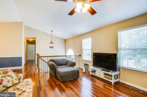 11809 Oakhurst Dr, Fredericksburg, VA 22407-8556