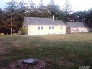 264 Ellsworth St, Holbrook, NY 11741-5206