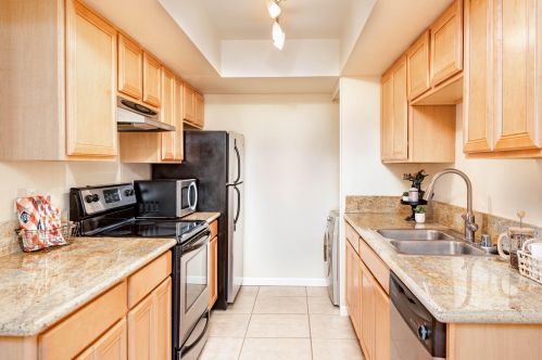 740 Elm St, Phoenix, AZ 85013-2416