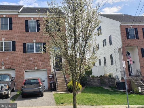 319 Fountain St, Philadelphia, PA 19128-4511