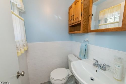 13 Potter Ct, Montclair NJ  07043-1514 exterior