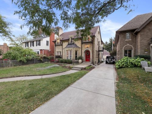 5766 Bay Ridge Ave, Milwaukee, WI 53217-4718