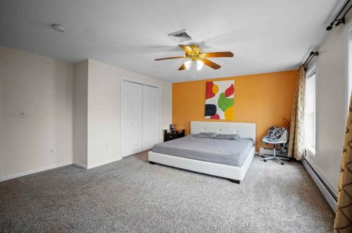 4 Ivans Ln, Dover NH  03820-9131 exterior