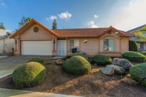 5733 Magill Ave, Fresno, CA 93722-3049