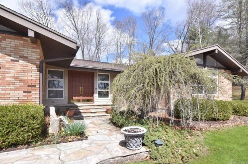 23 Stonehouse Rd, Somers Town, NY 10589-2511