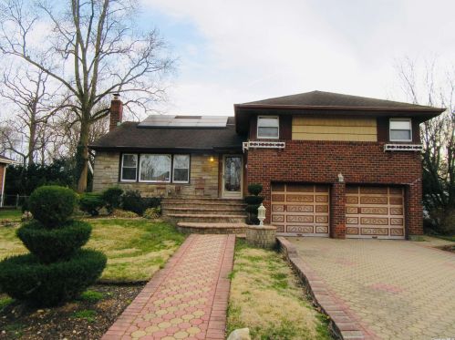 53 Waterbury Ln, Westbury, NY 11590-1523