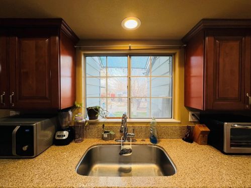 16842 Tracy St, Victorville CA  92395-3722 exterior