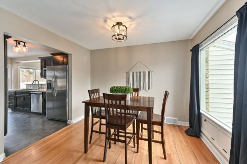 416 Dean Rd, Milwaukee WI  53217-2707 exterior