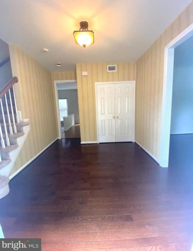 13113 Holly Leaf Ct, Woodbridge VA  22192-3827 exterior